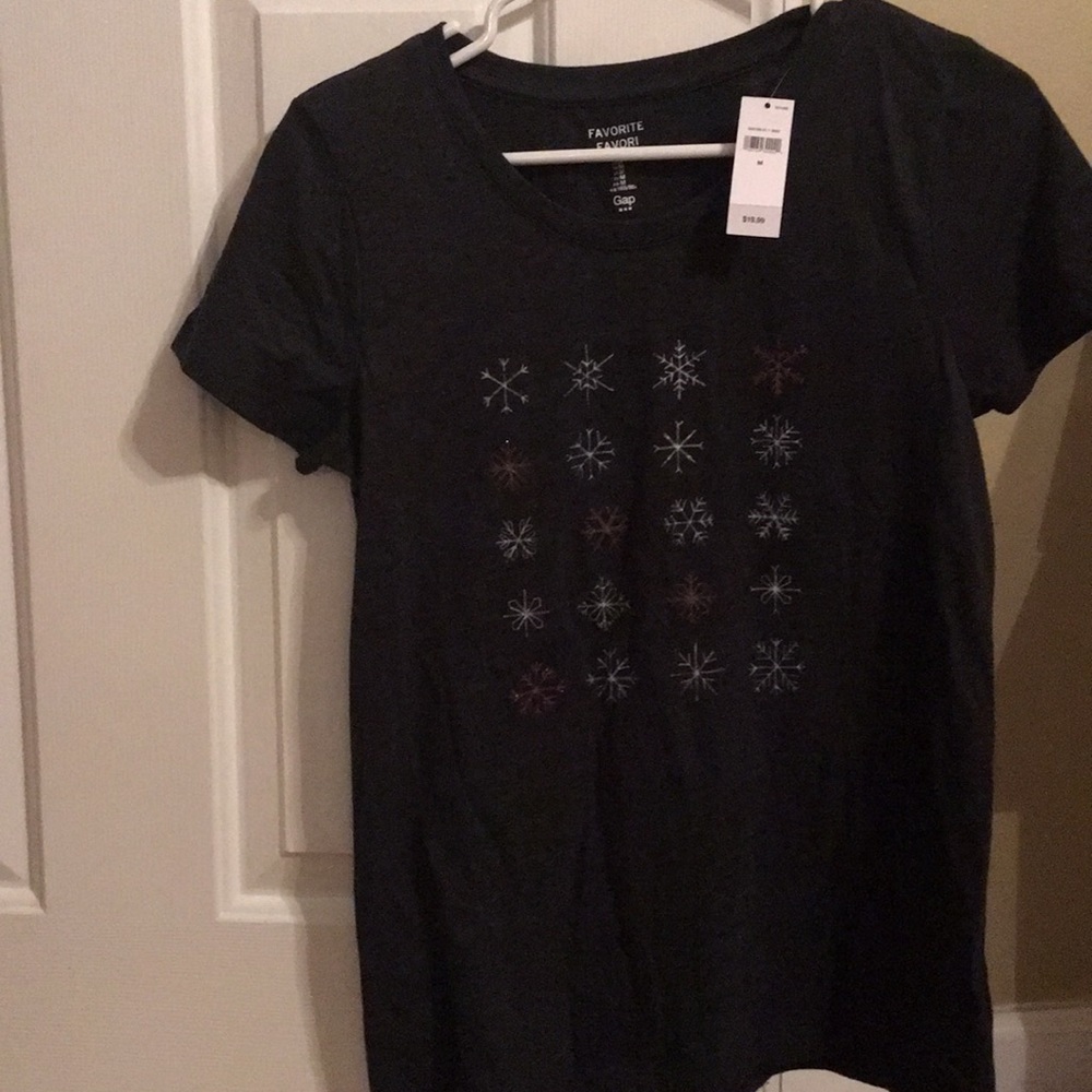 Women’s Gap T-shirt